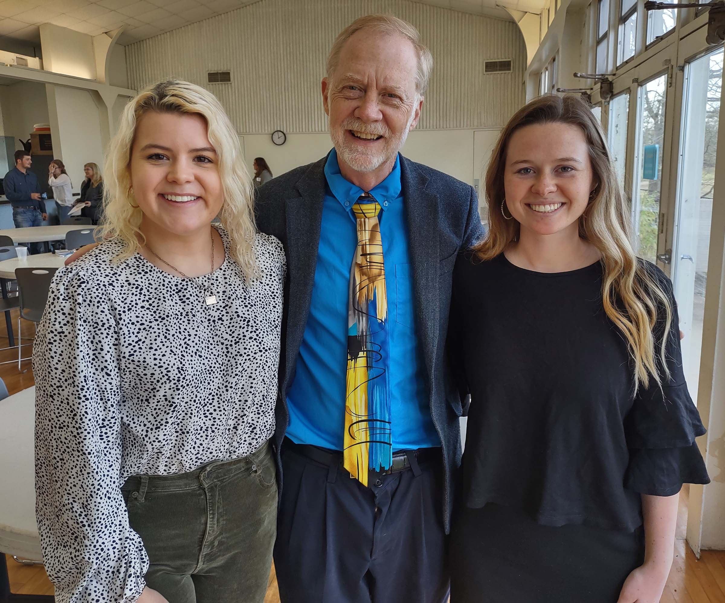 Heather Harrison (left) and Hannah Blankenship stand with legendary Mississippi journalist Jerry Mitchell